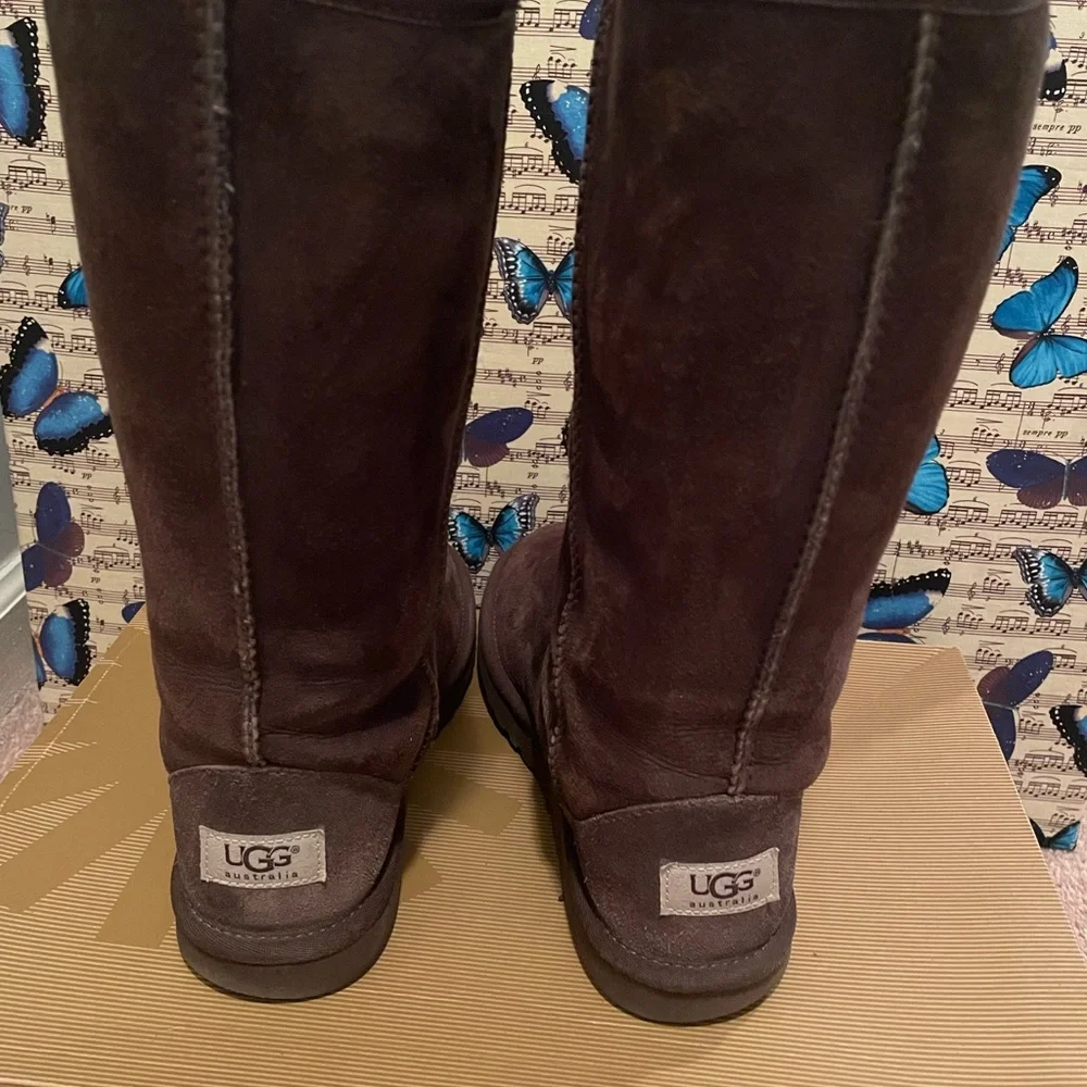 Clearance: “UGG” kids 6 women’s 8-8.5! - Picture 6 of 10